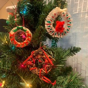 💰💰📌Vintage 1990s Christmas Wreath Ornaments set of 3